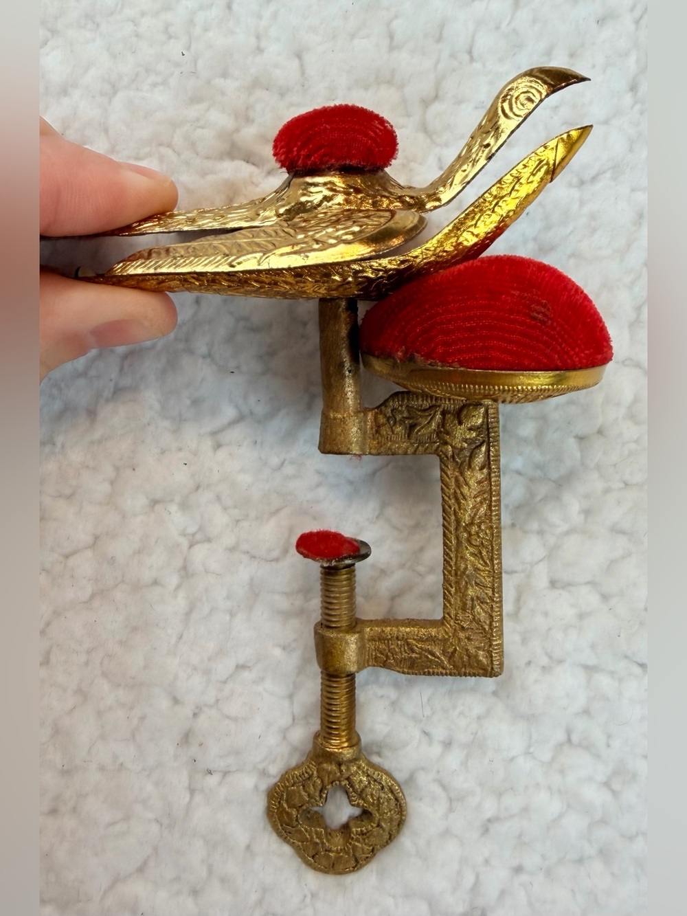 (VTG) Japanese Gold-Tone Ornate Bird Sewing Clamp with Red Pin Cushions, OS - Picture 15 of 16